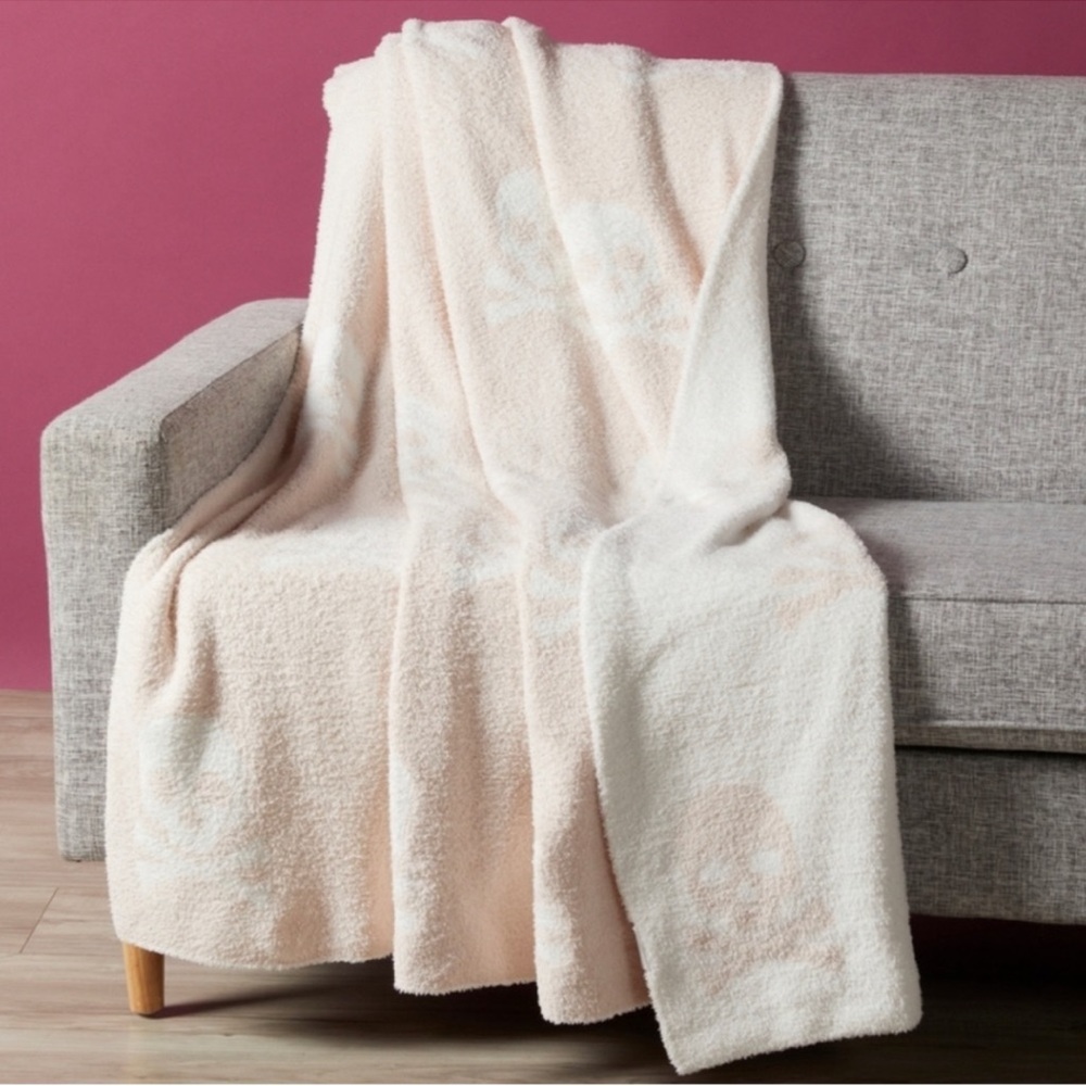 NWT Cupcakes & Cashmere Pink Halloween Skull Blanket Throw